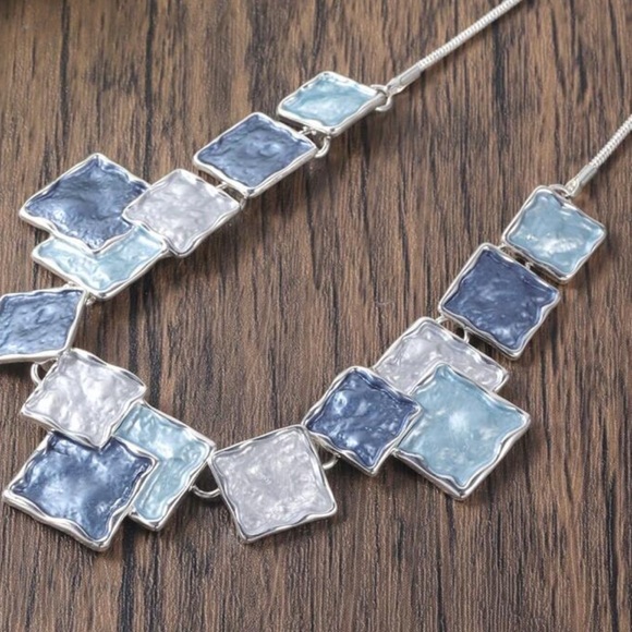 Elegant Blue and Silver Necklace and Earring Set - Picture 3 of 4